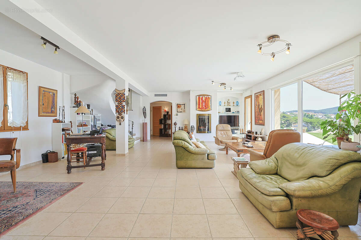 Maison à CARQUEIRANNE