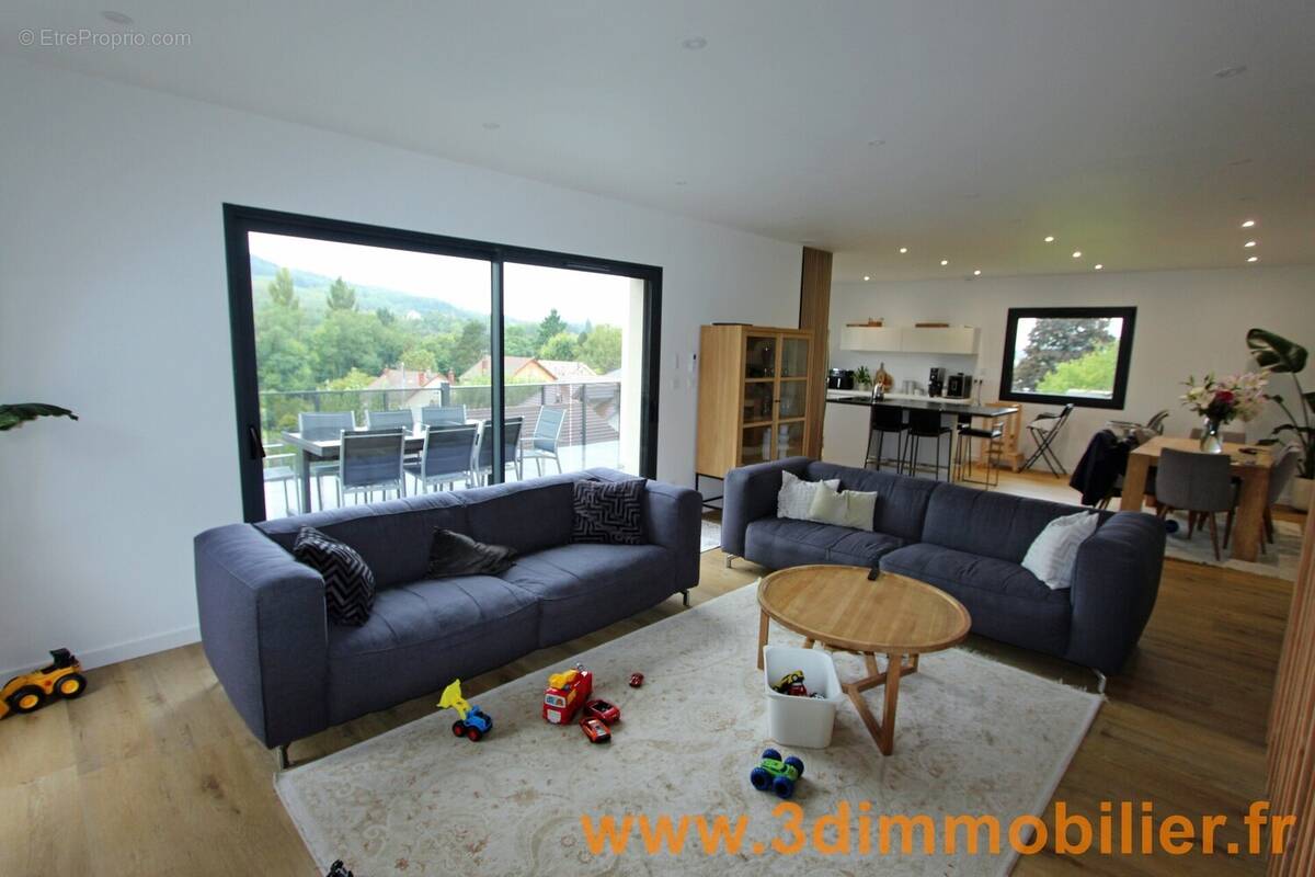 PIECE DE VIE 55 m² - Maison à LONS-LE-SAUNIER