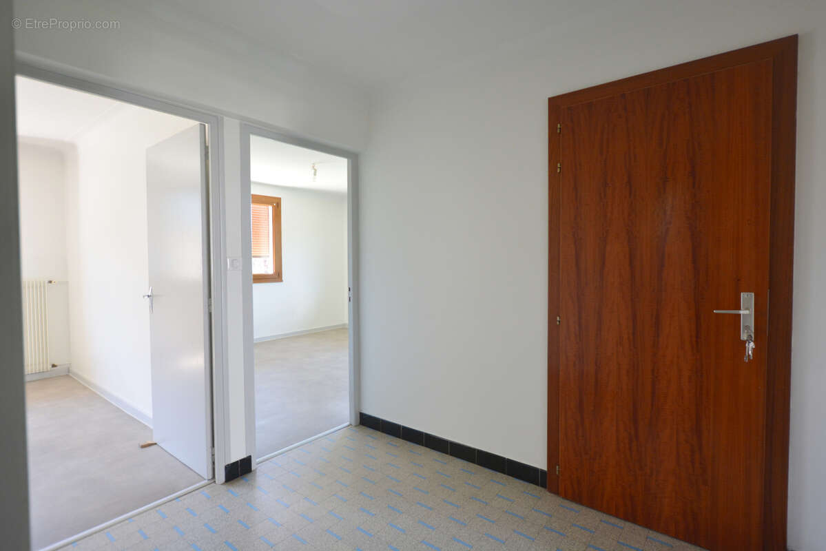 Maison de 2 appartements a cluses - secteur messy - photo 6