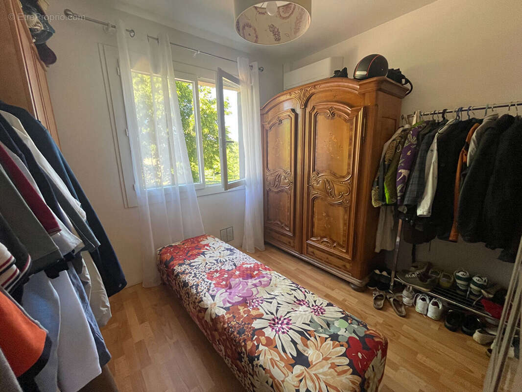 Charmante maison de plain-pied de quatre chambres avec piscine - photo 15