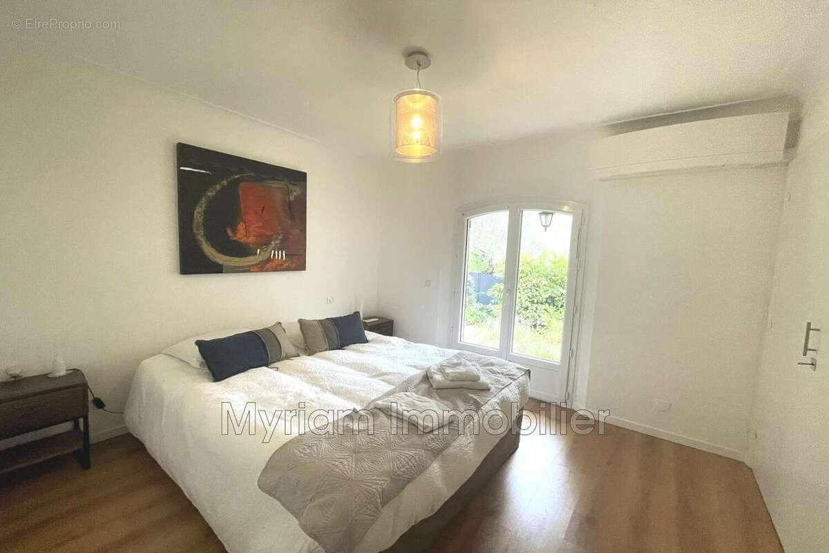 Maison 198 m² à Peymeinade  - photo 7