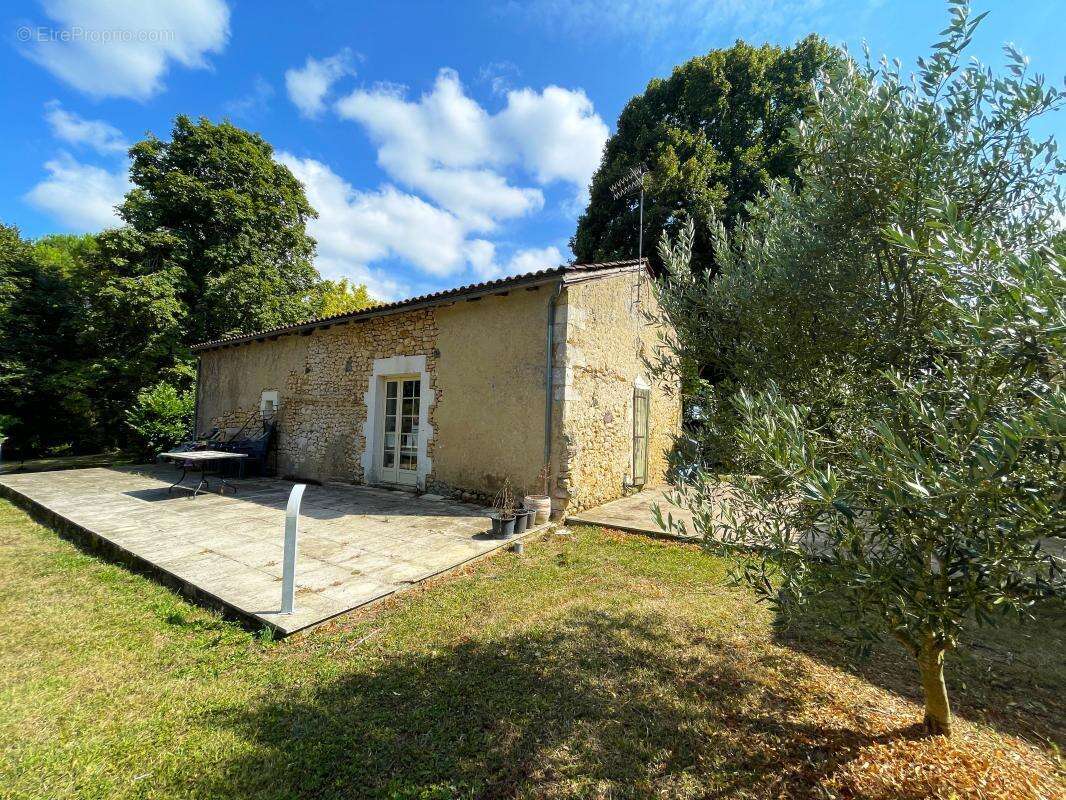 Maison à SAINT-AMAND-DE-VERGT