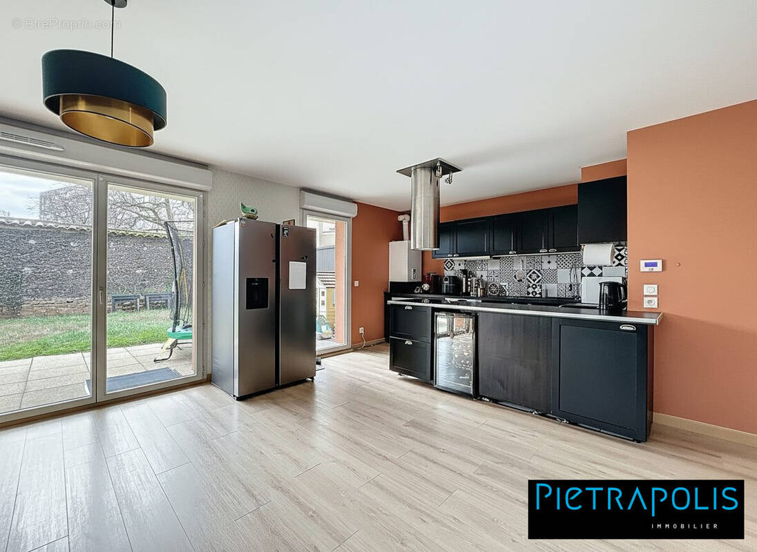 Appartement à PIERRE-BENITE