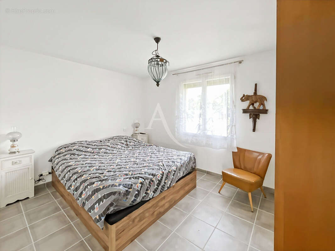 Maison familiale parfaitement entretenue avec extension récente, jardin d'hiver et terrain clos de 1 180 m² - photo 8