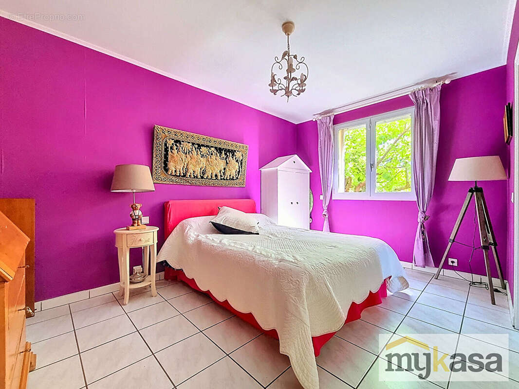 Maison à SAINT-MITRE-LES-REMPARTS