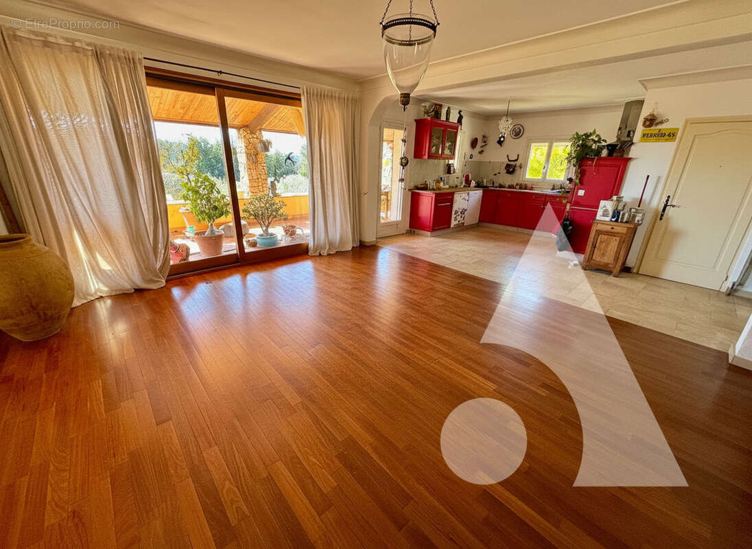 Maison à VILLECROZE