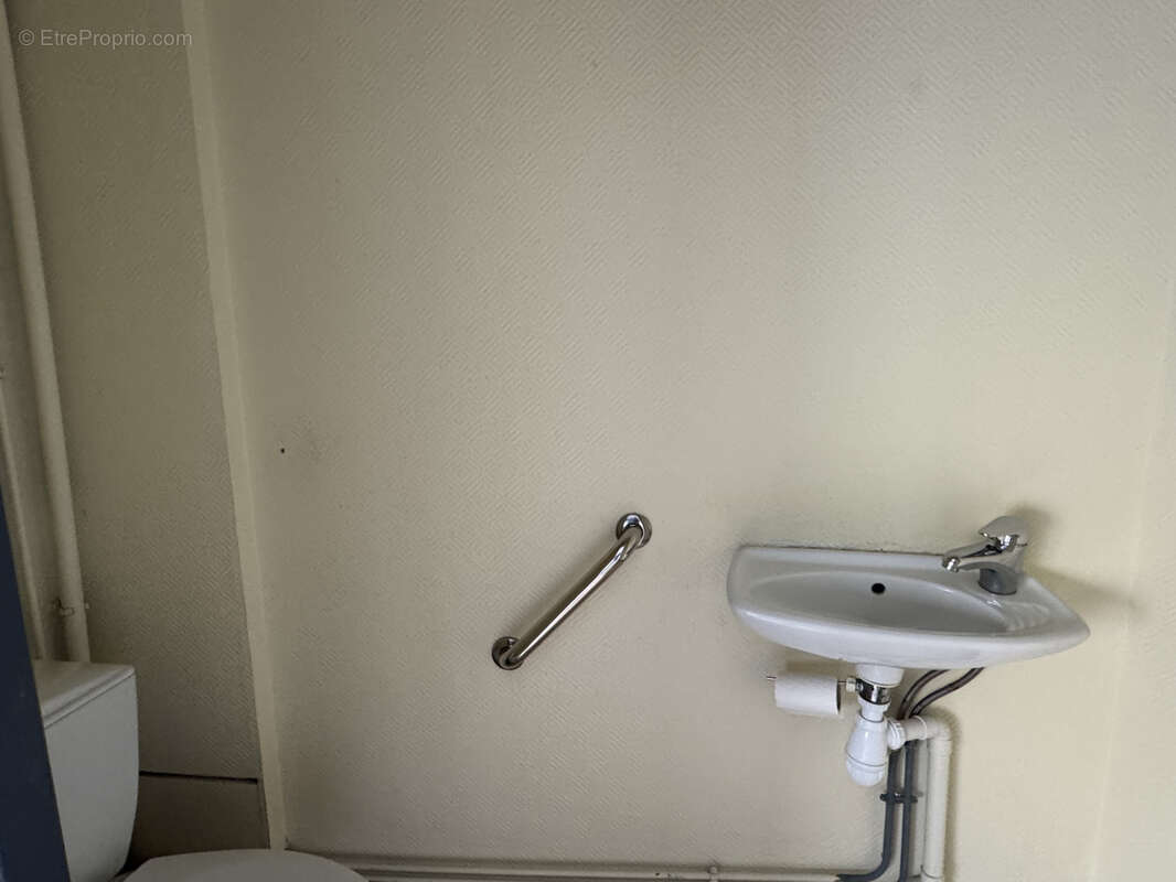 Commerce à MONTREUIL-BELLAY