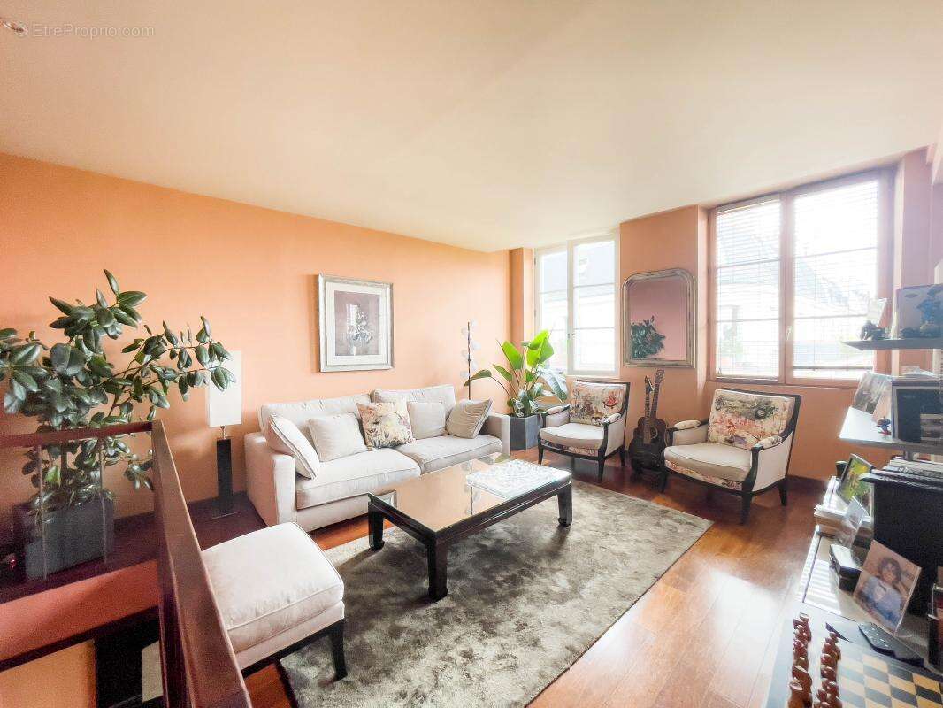 Appartement à PARIS-1E