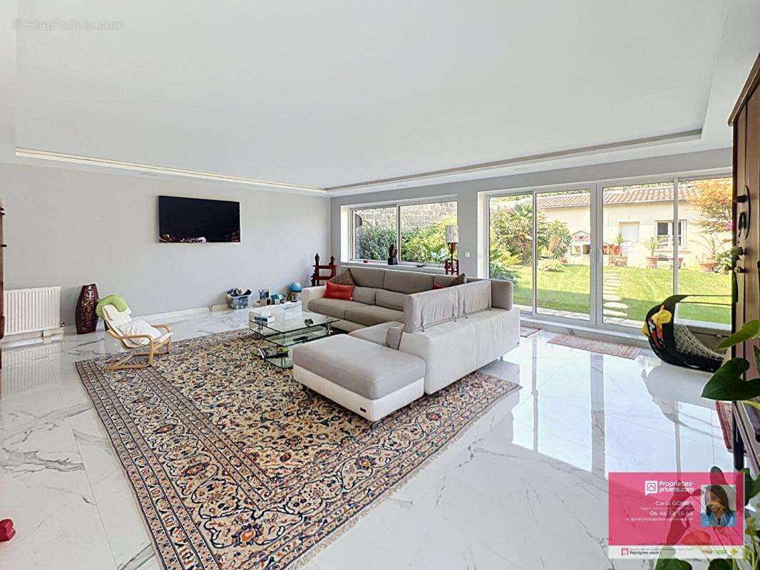 Le Blanc-Mesnil  Quartier du Coudray  Maison familiale d'environ 230 m² avec jardin, dépendance - photo 2