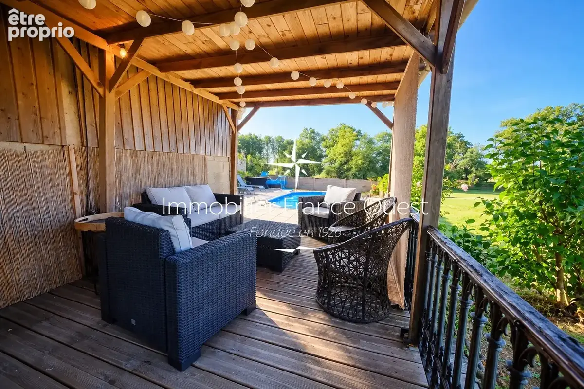 Propriété de caractère avec piscine, étang et dépendances - photo 14