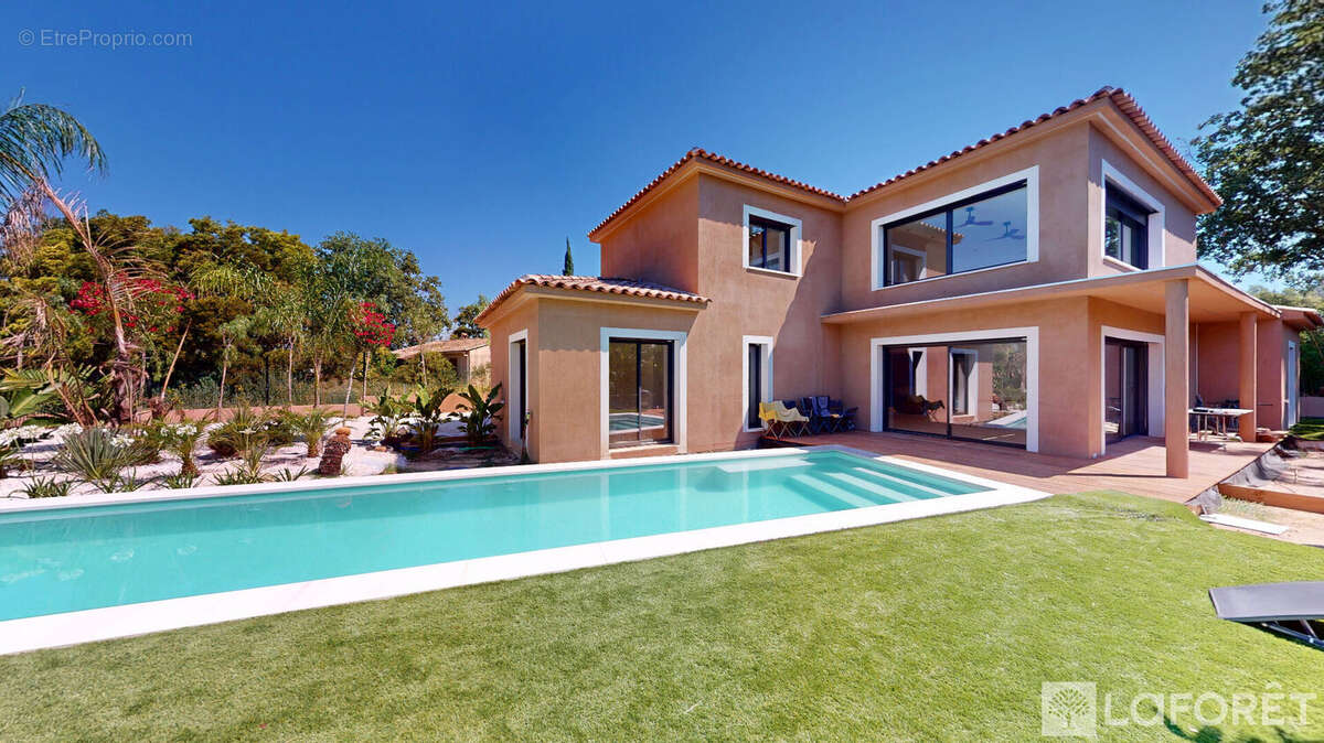 Maison à ROQUEBRUNE-SUR-ARGENS