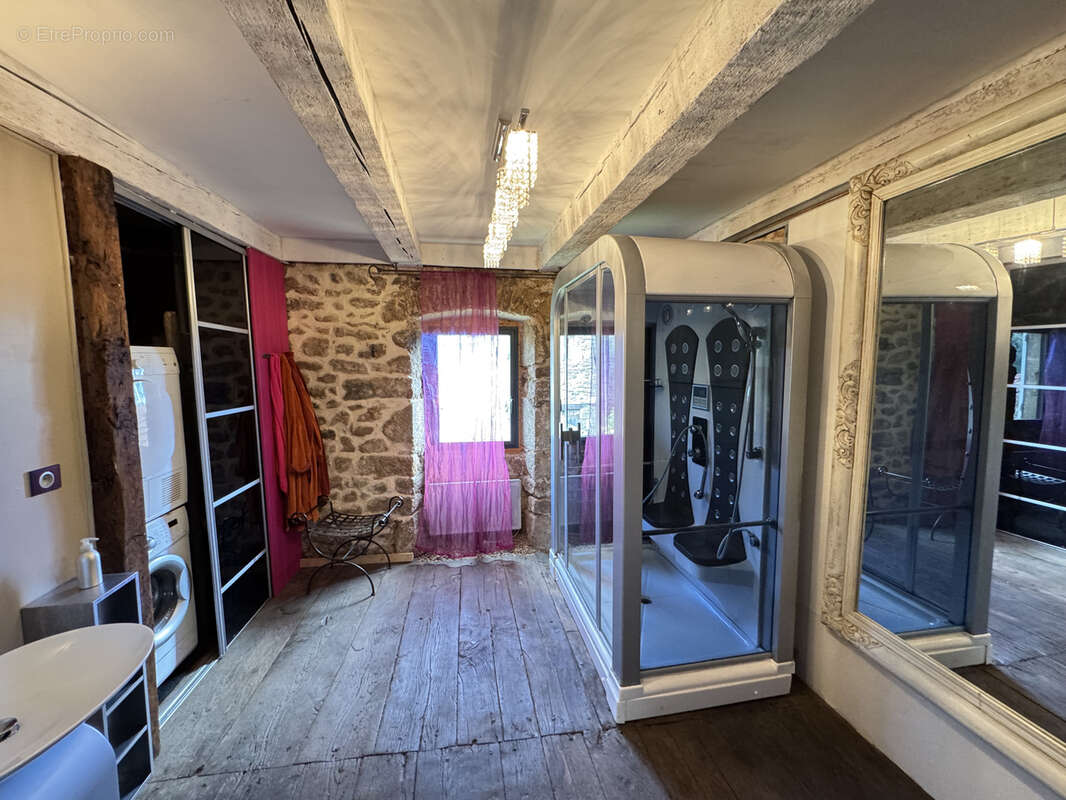 Belle ferme ardechoise avec dependances - photo 12