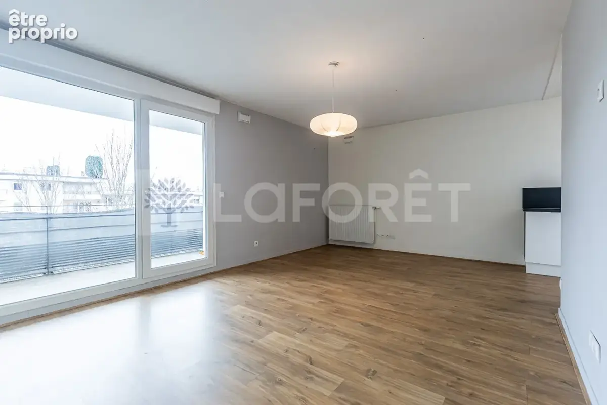 Agence immobiliere laforet - "carex" - annecy - seynod - appartement traversant t3 de 68m² - cave - balcon - photo 3