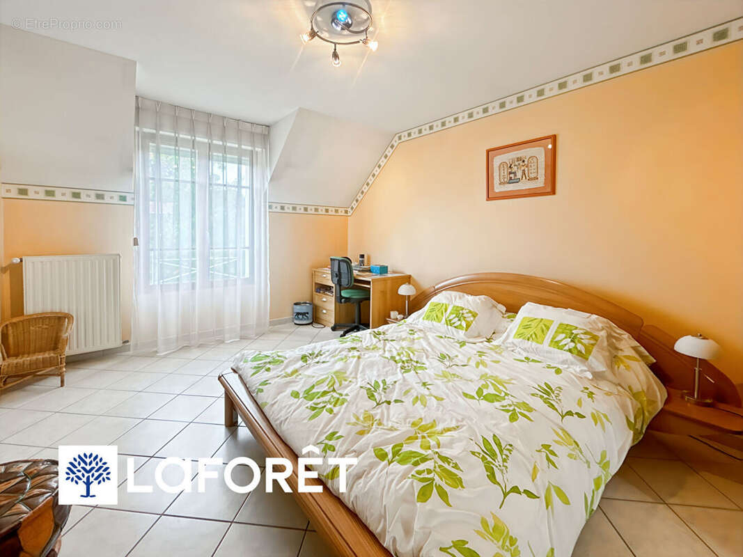 Maison à SAINTE-GENEVIEVE-DES-BOIS