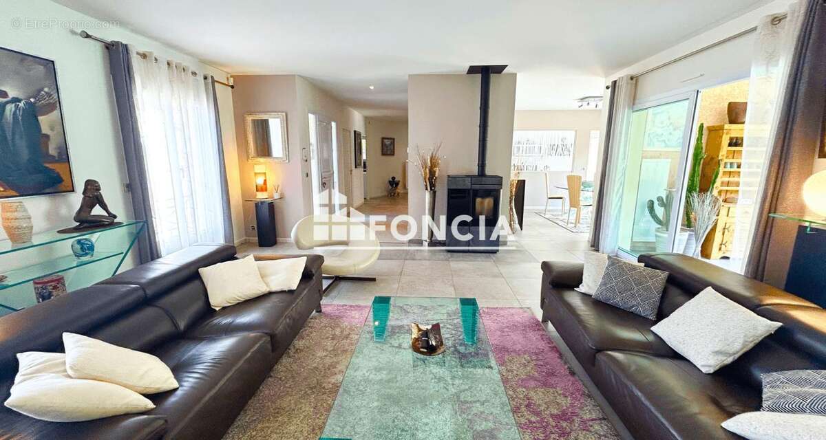 Villa d'exception 238m² -Piscine & Espace Bien-être - St-Chamond - photo 5