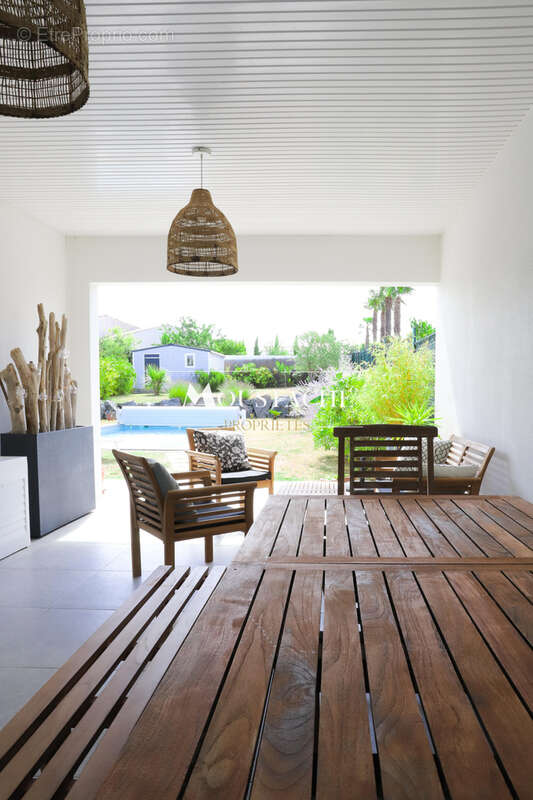 Maison  à la rénovation contemporaine avec piscine- a deux pas des commerces & de la plage - - photo 6