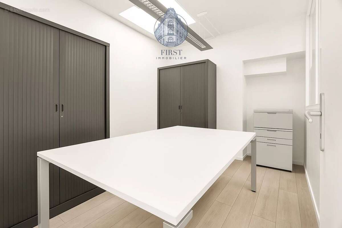 Commerce à PARIS-16E