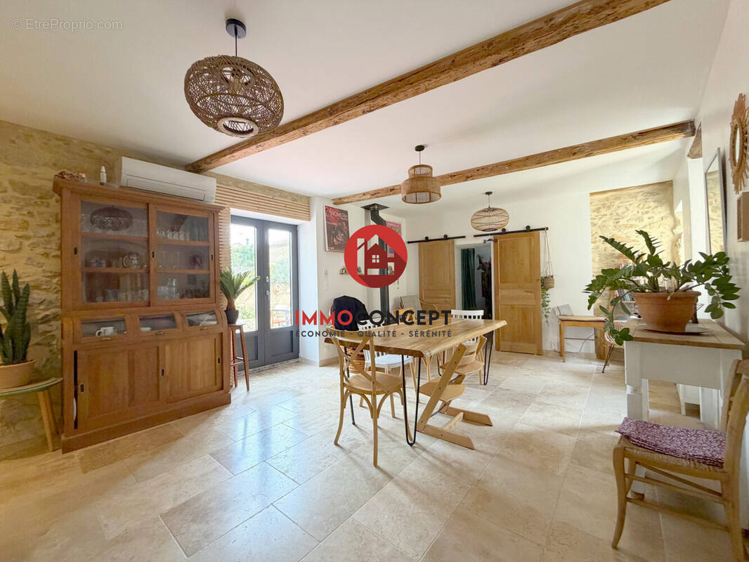 Maison à LAUDUN-L'ARDOISE