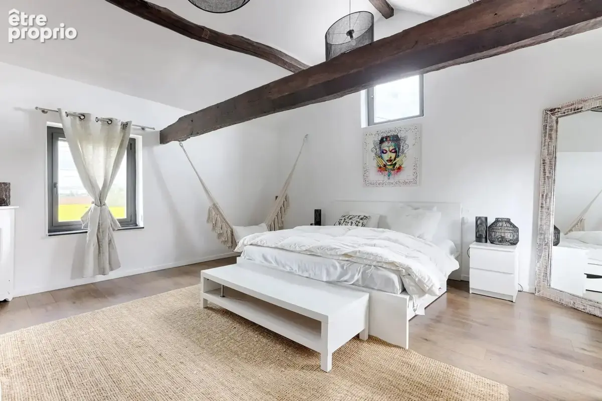 Corps de ferme rénové – 532 m² – 3 dépendances aménagées – Piscine - photo 9