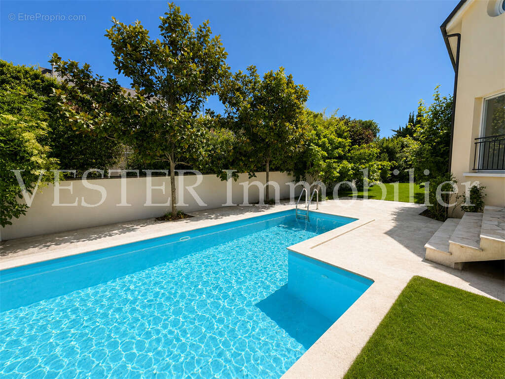 Maison renovee avec piscine - centre village - photo 2