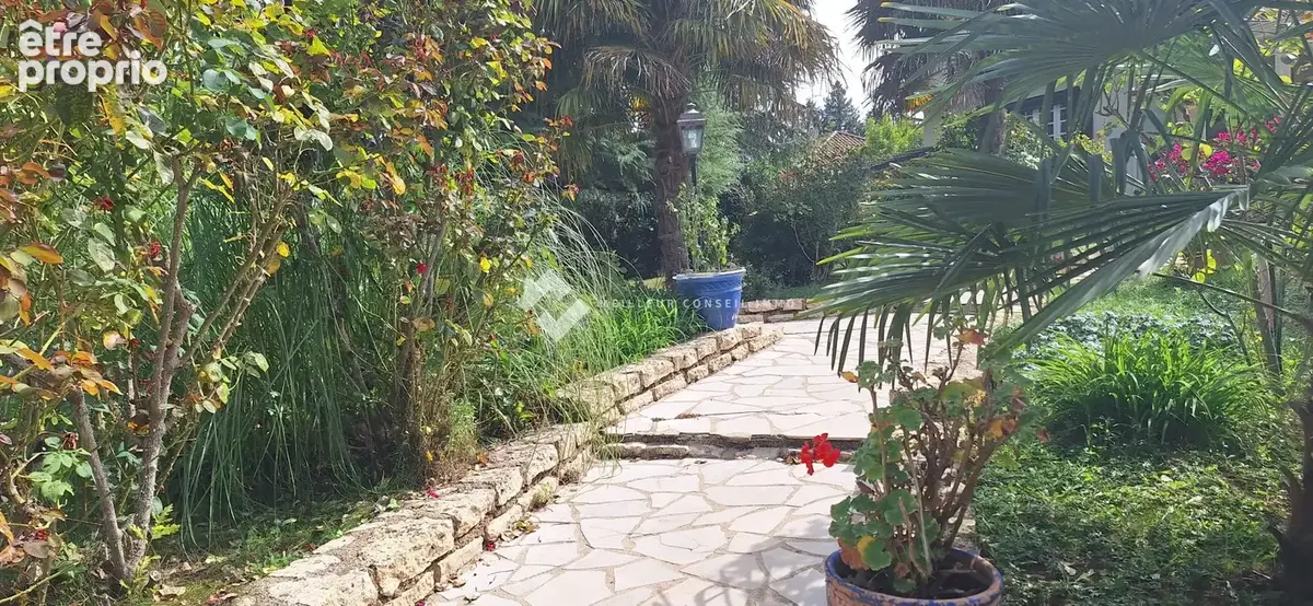 Maison 9 pièces 214 m² à vendre à Vouneuil-Sous-Biard (86580) - photo 2