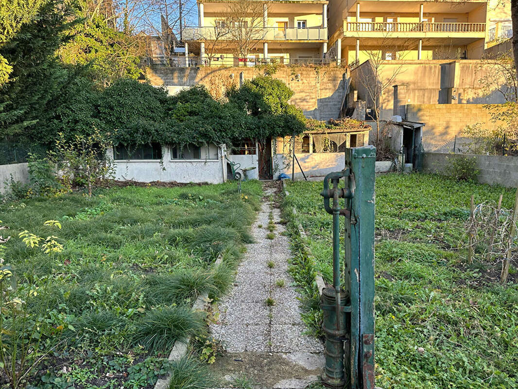 Maison à LE THILLAY