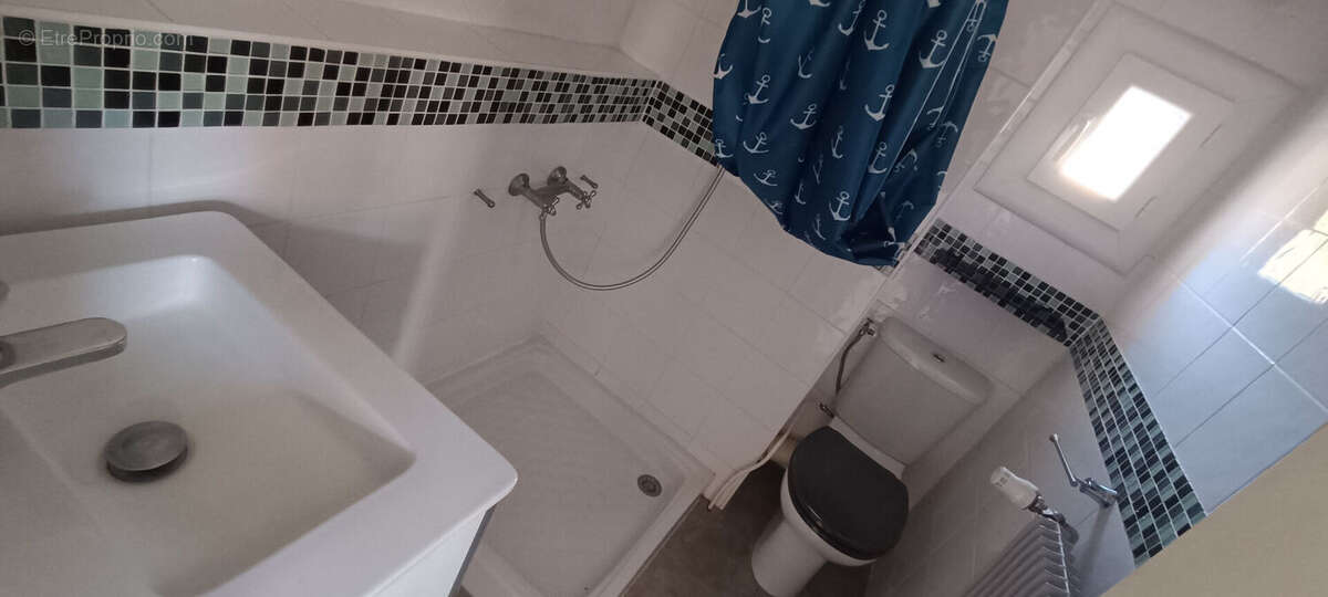 ** ** Proche Du Port ** Maison 4 pièces avec 3 Chambres ** Terrasse 77m² ** (83430) SAINT -MANDRIER SUR MER** - photo 10