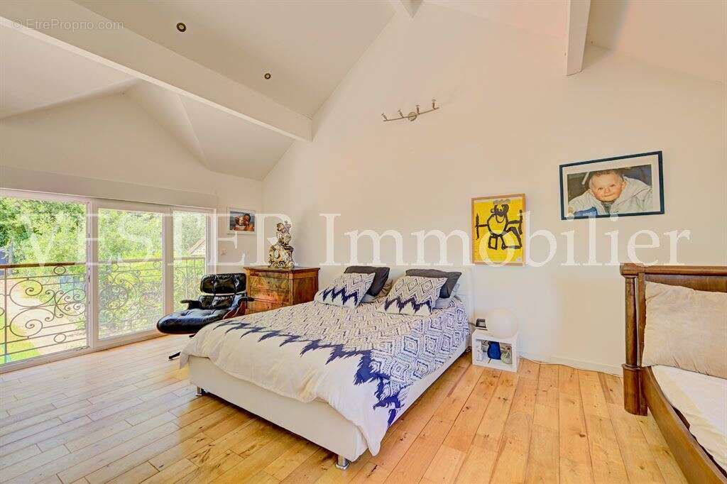 Sur un terrain de 3  000m², très agréable maison familiale d’environ 175m² - photo 12