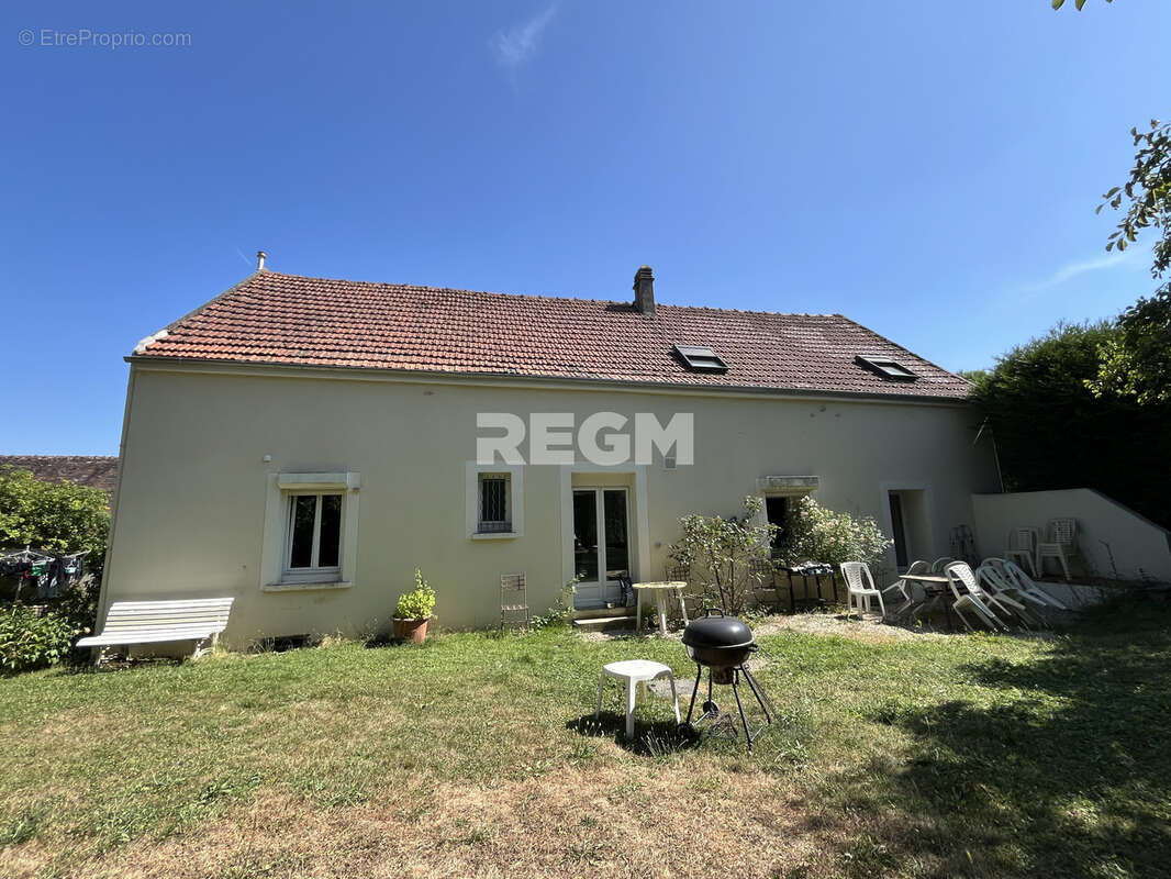 Maison à LA CHAPELLE-LA-REINE
