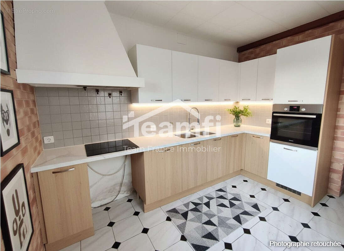 PHOTO RETOUCHÉE PAR L'IA - Maison à ISSOUDUN