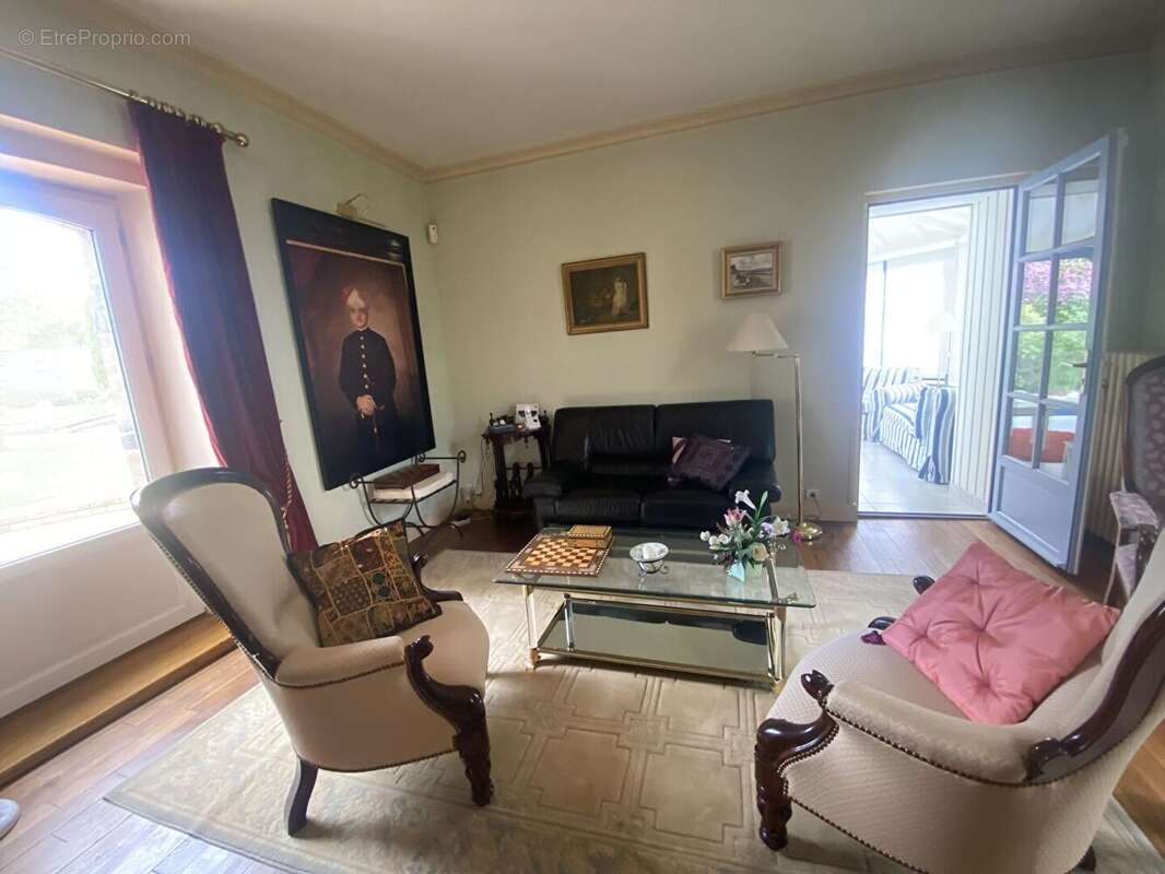 Propriété T11 Centre Ville VITRÉ - photo 6