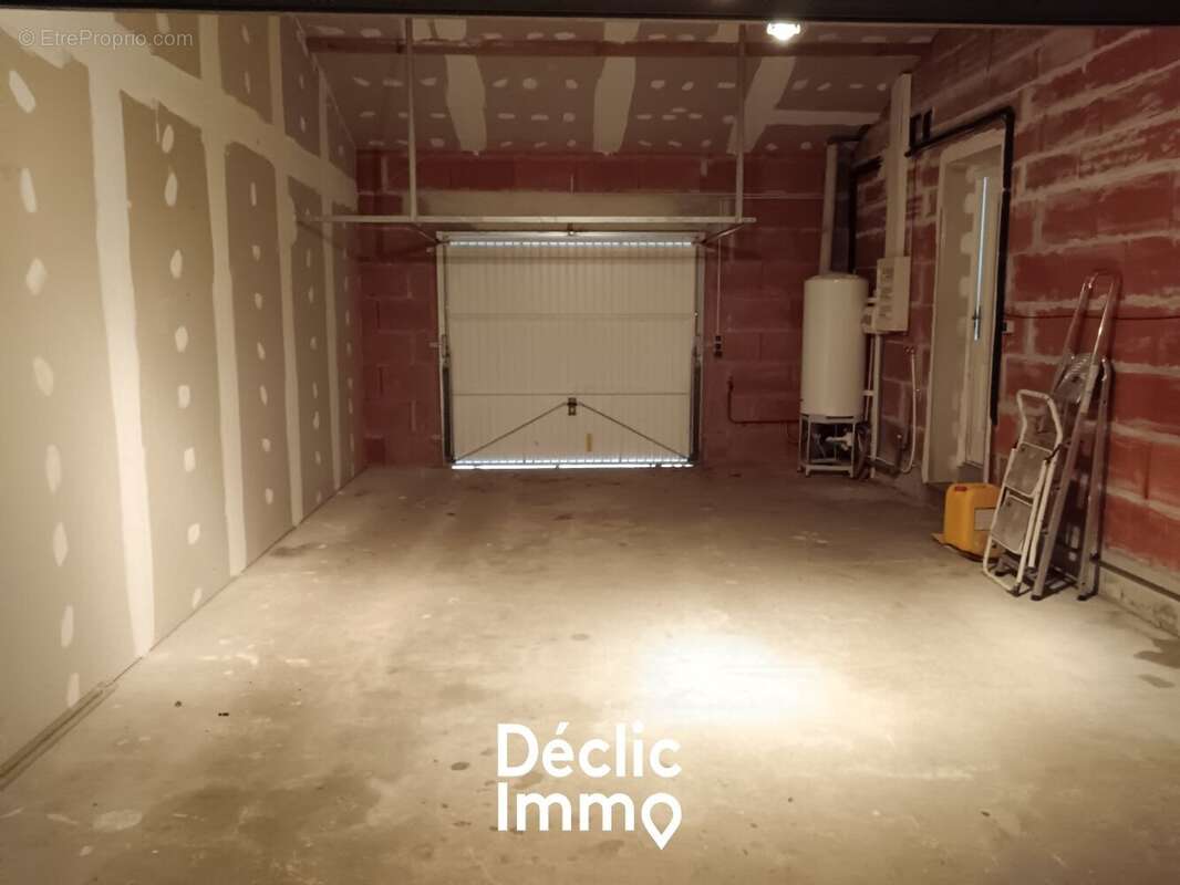 Maison à BRIZAMBOURG