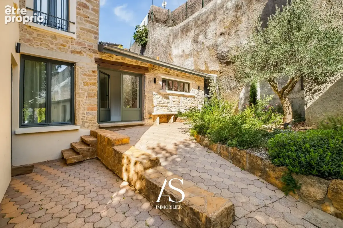 Saint-Fortunat belle maison en pierre - photo 3