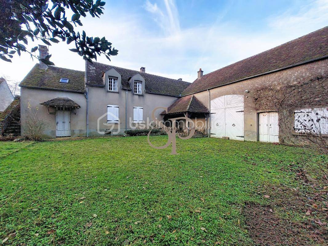 Maison à LORREZ-LE-BOCAGE-PREAUX
