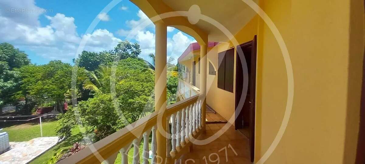 Maison à LES ABYMES