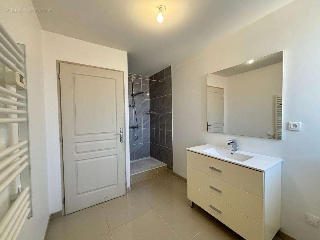 Appartement à MIRIBEL-LES-ECHELLES