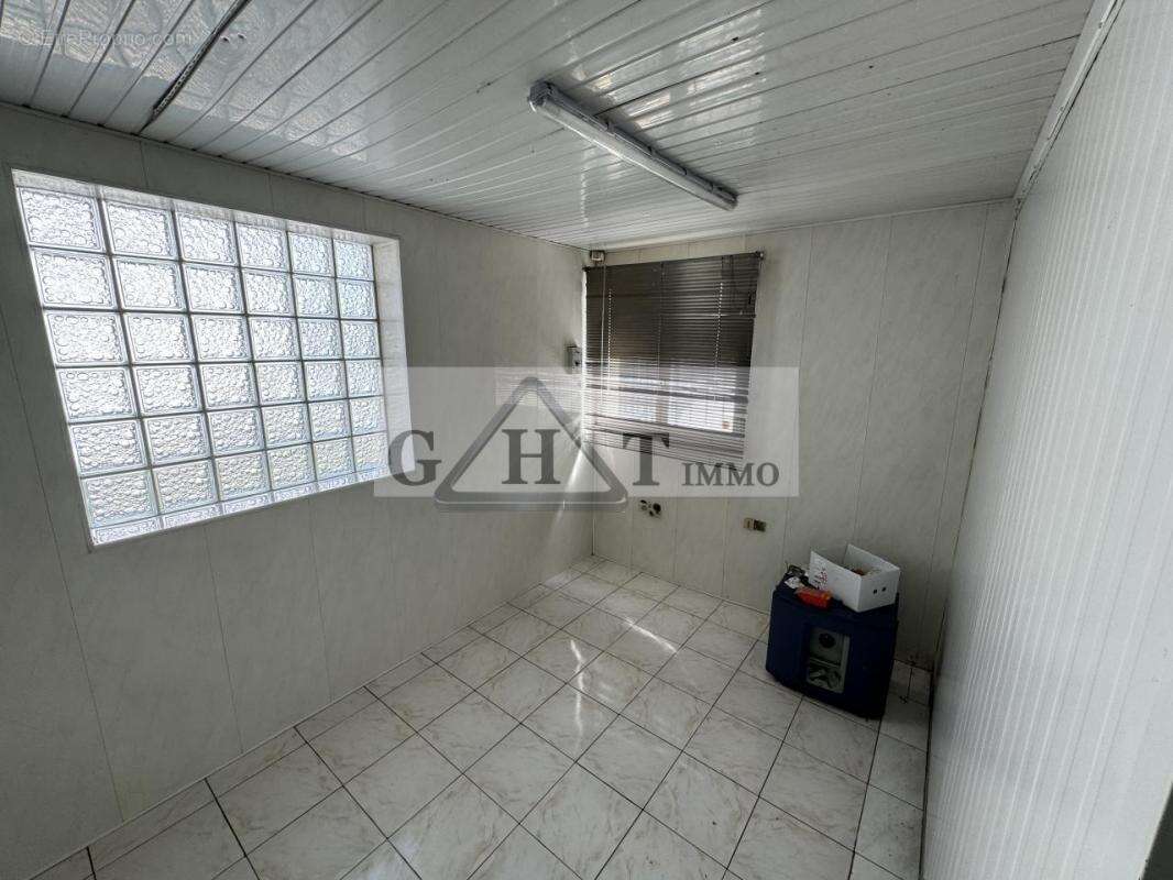 Commerce à VILLENEUVE-LE-ROI