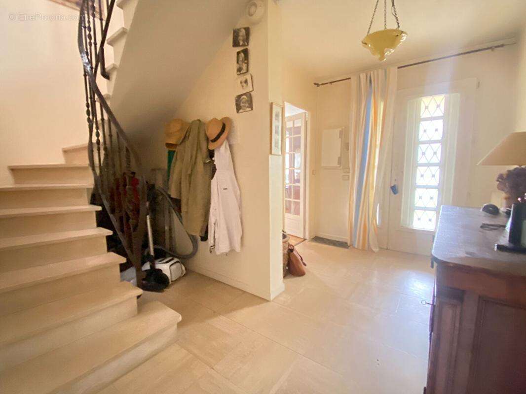 Belle maison de 4 ch sur magnifique jardin dans un quartier résidentiel d'Eysines, intra rocade 210 m2 - photo 15