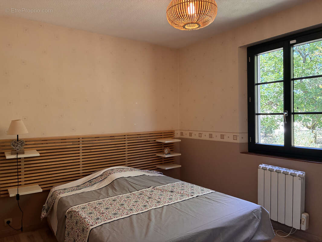 Maison de plain-pied de 156 m2 avec piscine, garage et terrain arboré - photo 12