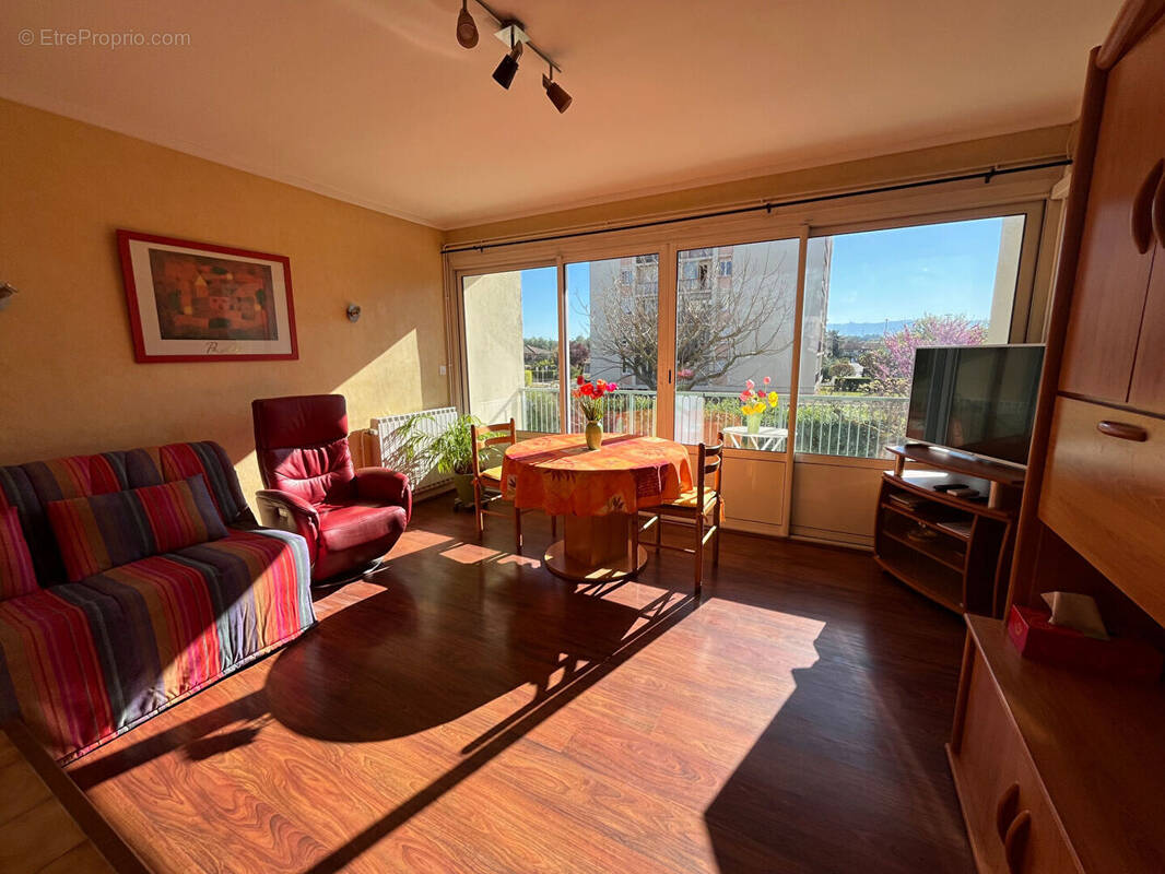 Appartement à GUILHERAND-GRANGES