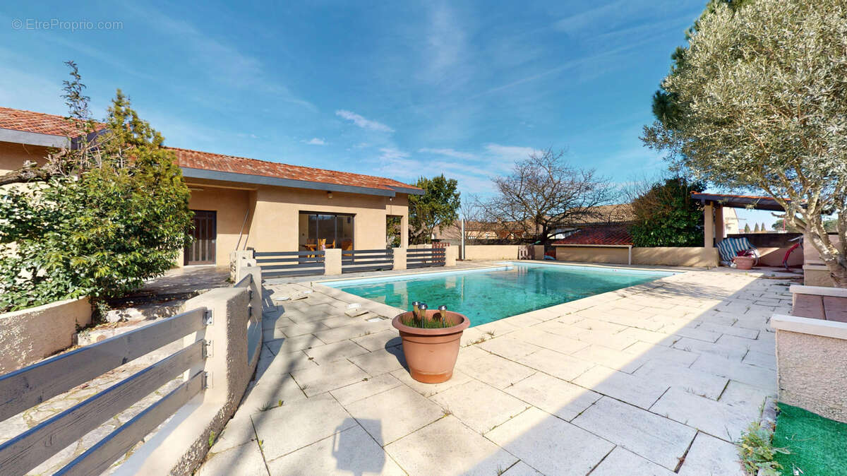 Maison à LA TOUR-DU-CRIEU