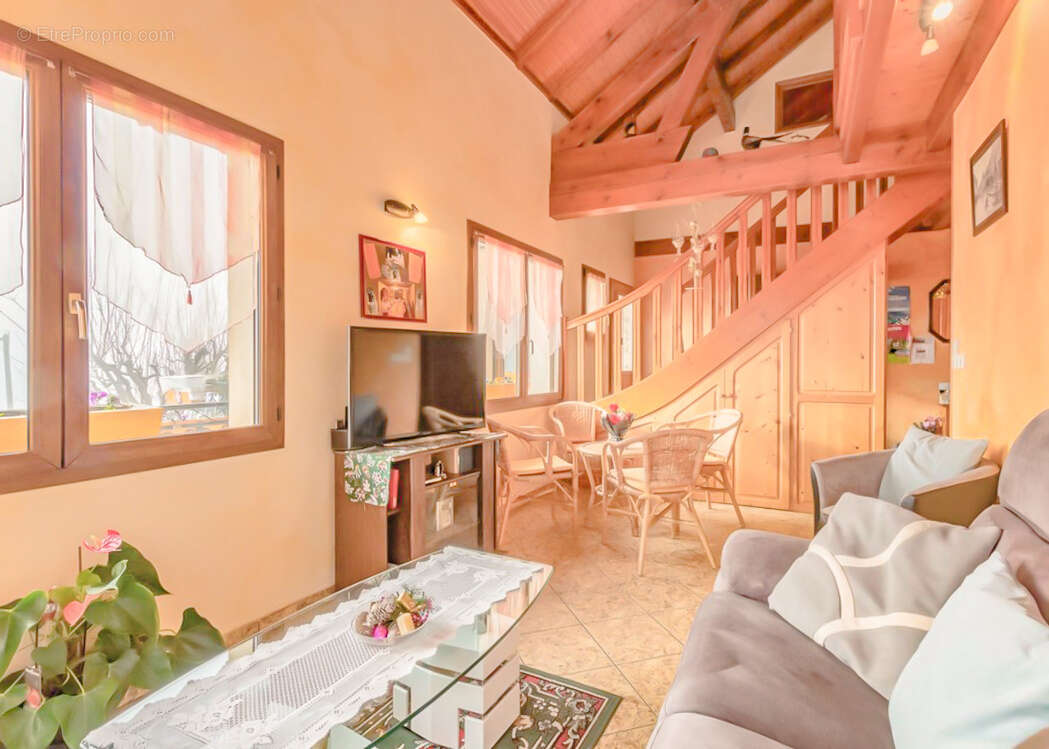 Maison à YENNE