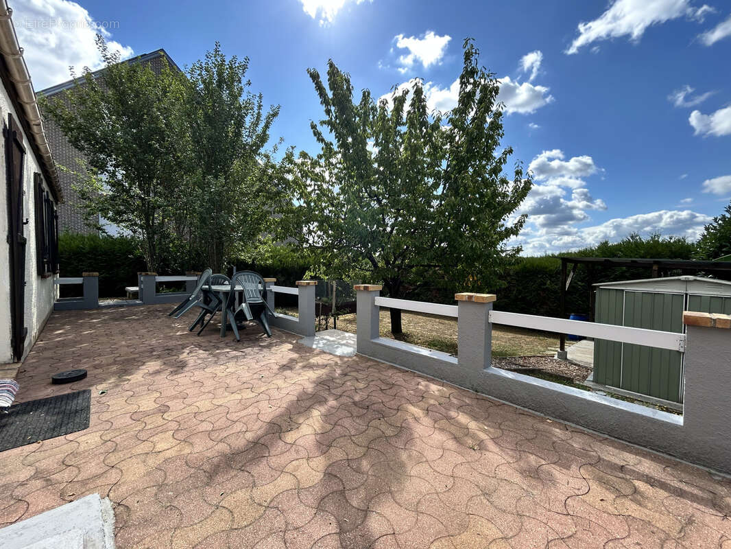 Maison familiale 6 pièces   95 m2   Jardin, terrasse et grand garage - photo 3