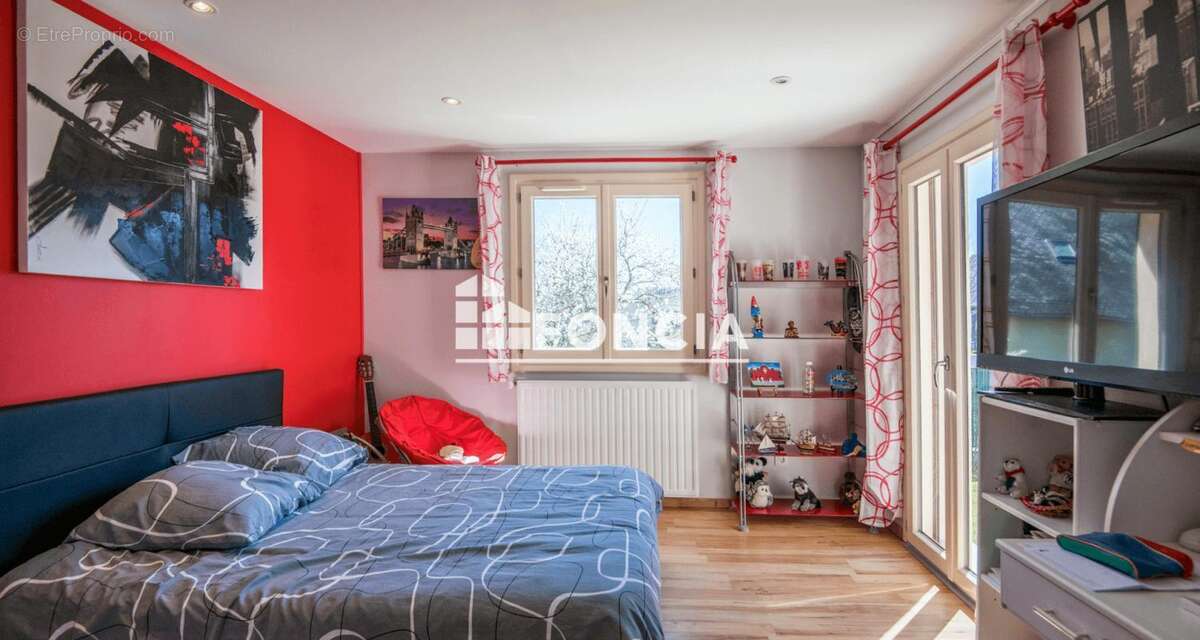 Maison à ONET-LE-CHATEAU