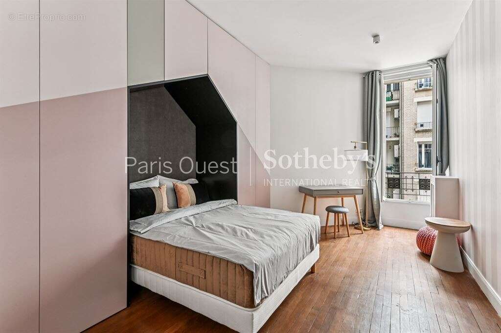 Appartement à PARIS-7E