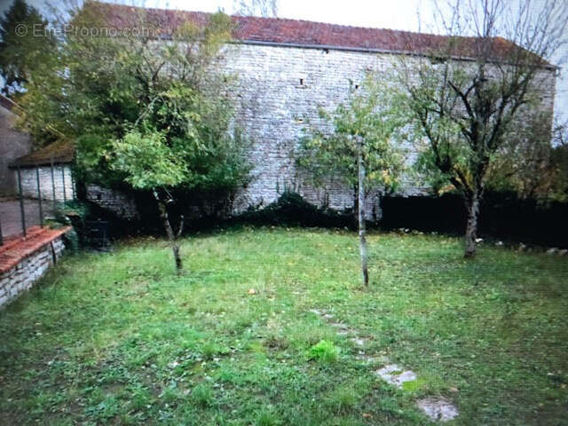 Maison à NOYERS
