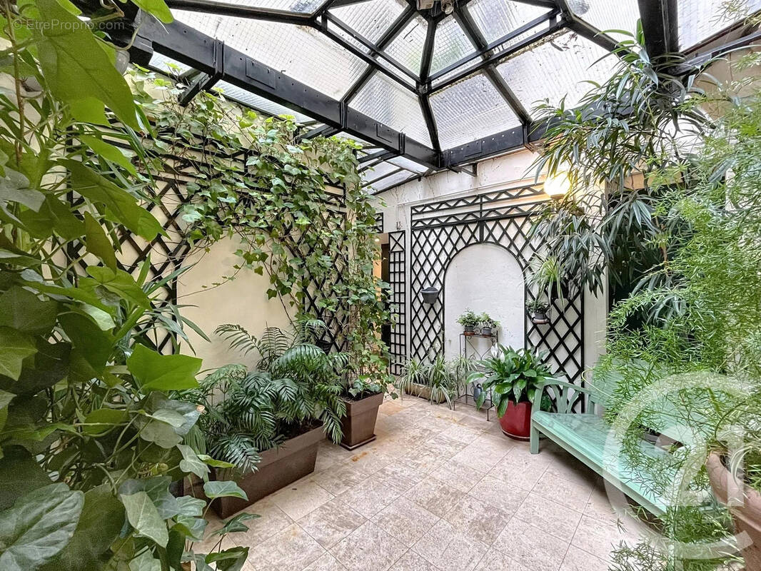 Appartement à PARIS-14E