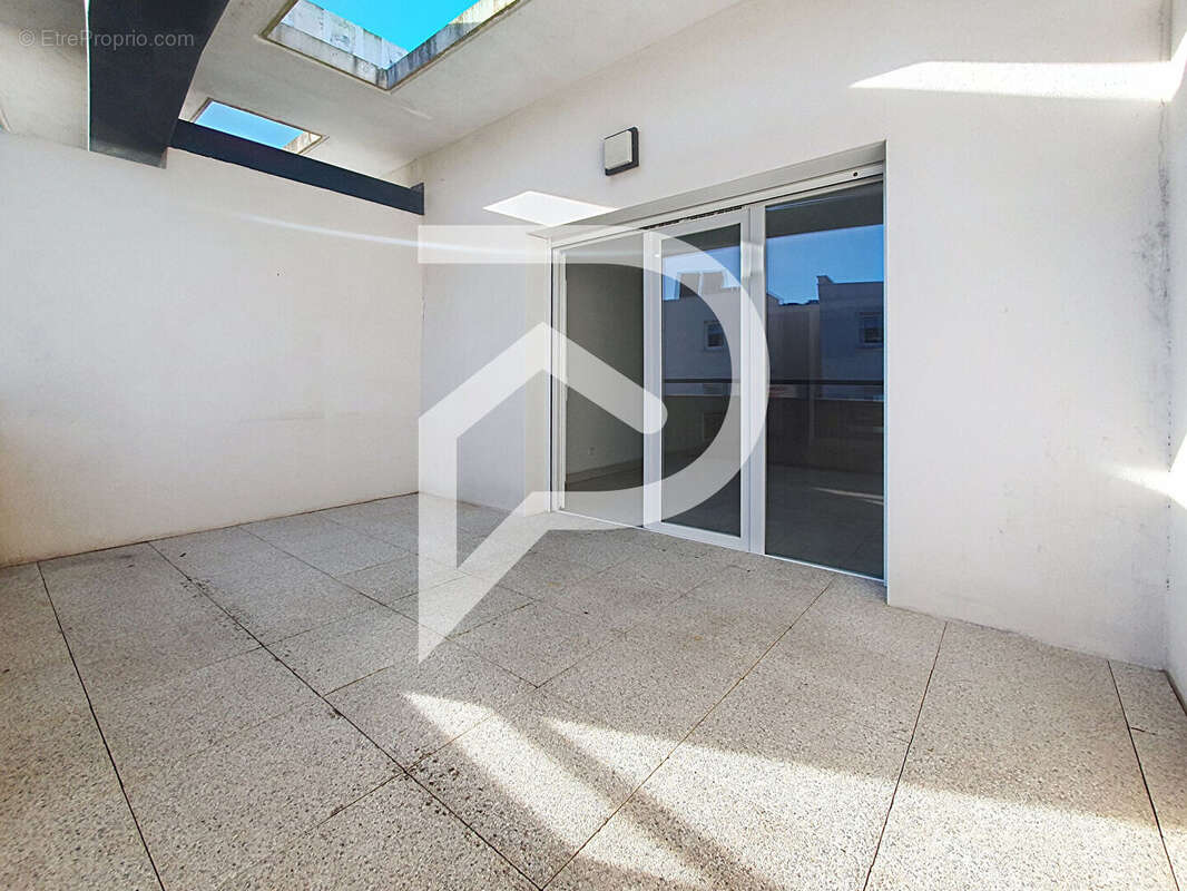 Agde capiscol -appartement t3 traversant 67 m² - double terrasse -double stationnement - photo 2