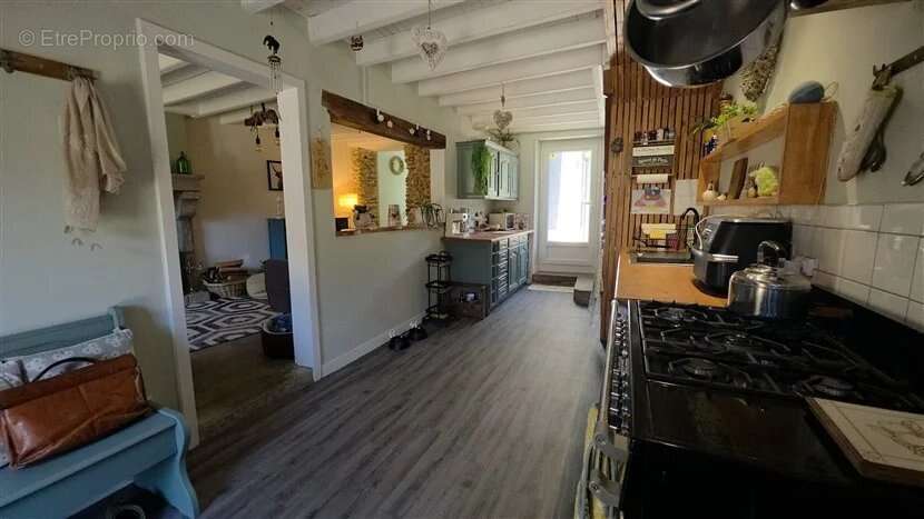 À vendre : maison de campagne de T4, jardins,  granges à Droux (87) - photo 7