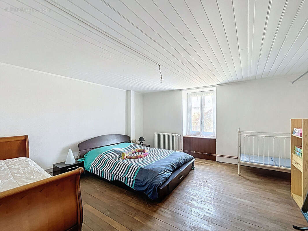 Maison à FRAIGNOT-ET-VESVROTTE